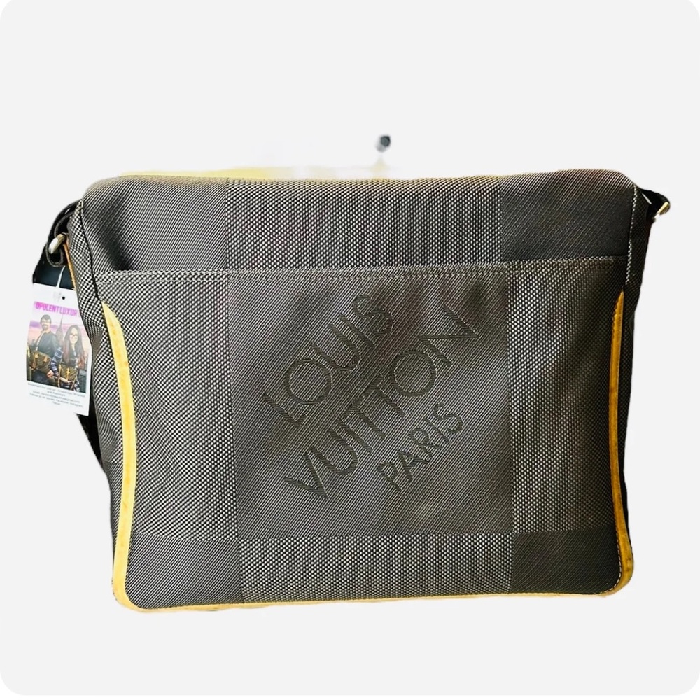 78 Louis Vuitton Messenger Bag